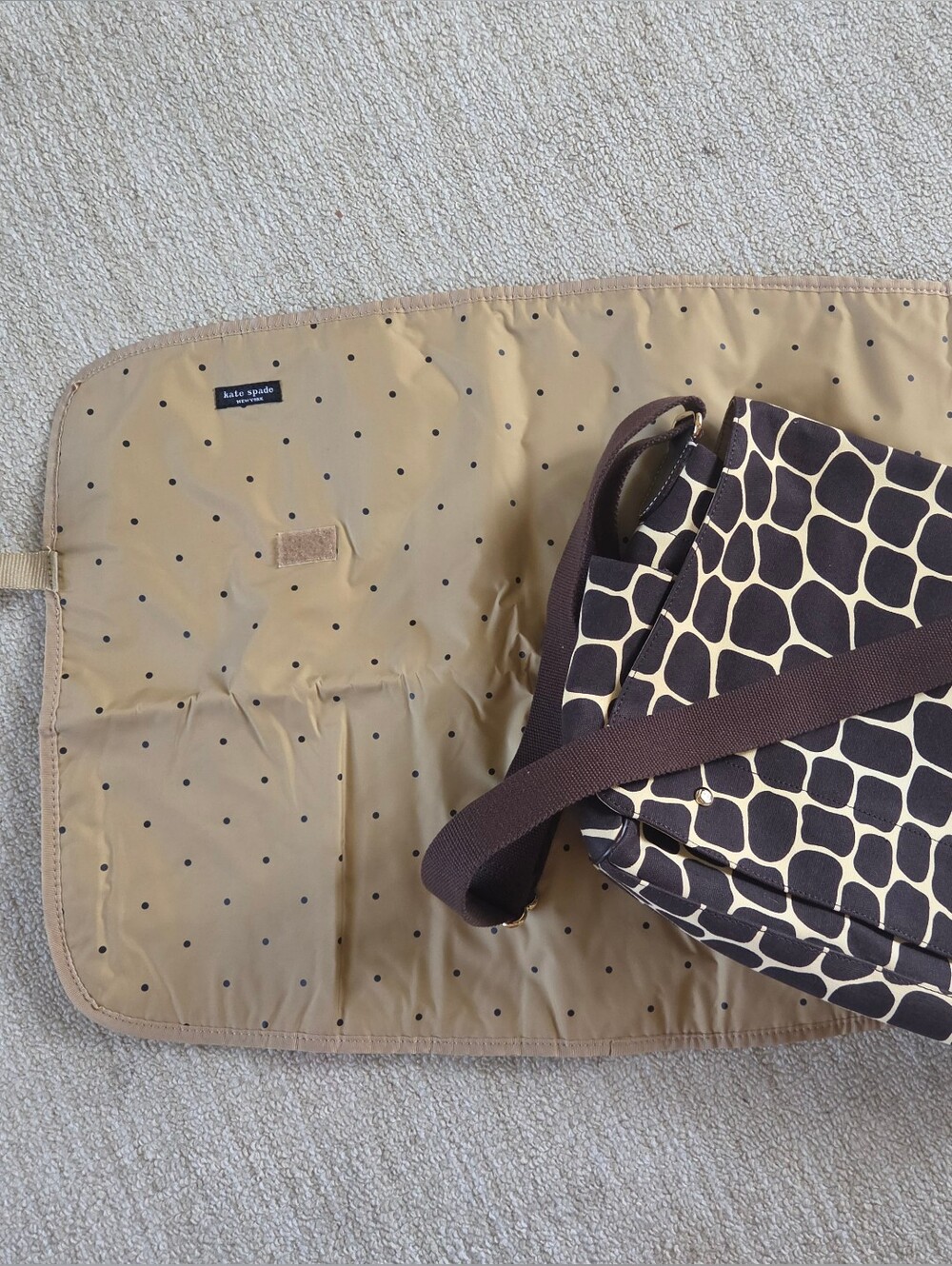 Kate Spade Giraffe Messanger Diaper Bag with Changing Pad - New Without Tags